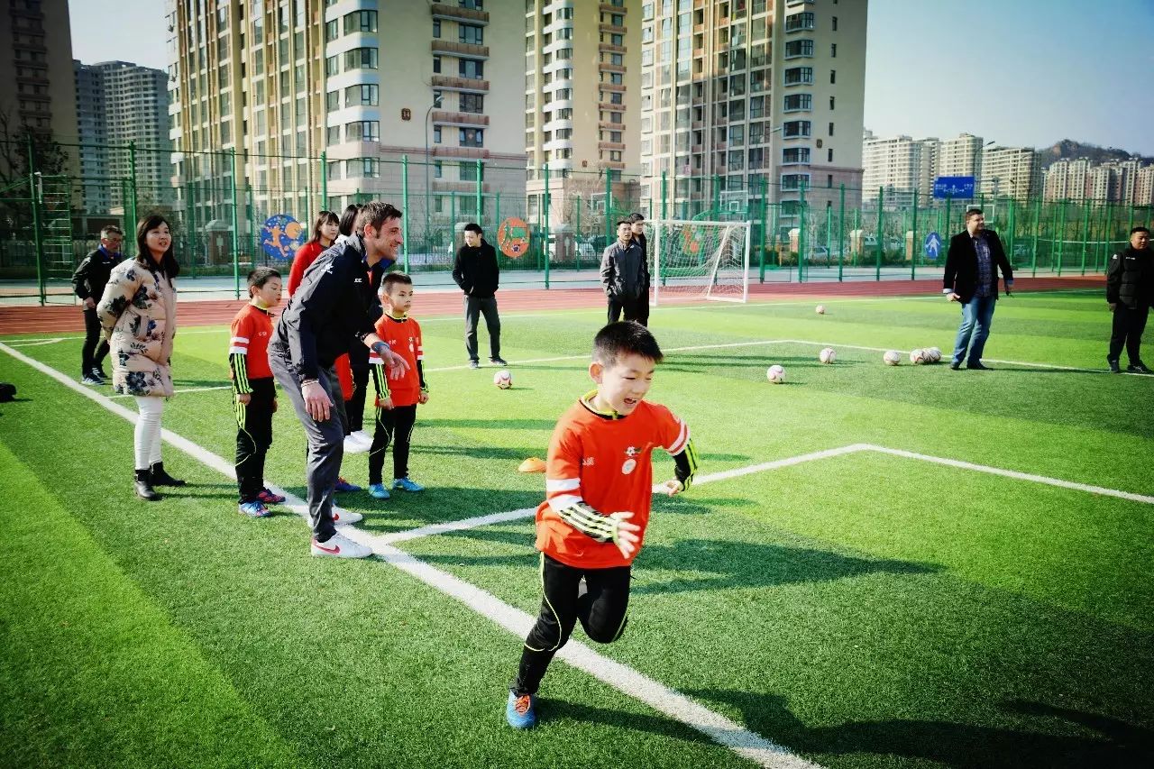 青島足球俱樂部有限公司_青島中能足球俱樂部網站_青島足球俱樂部官網