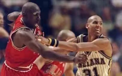 nba歷史上有哪些場面(籃球之神也斗毆 回顧NBA十大打架事件)