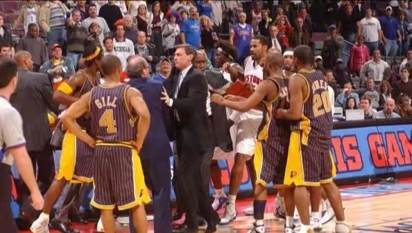 nba歷史上有哪些場面(籃球之神也斗毆 回顧NBA十大打架事件)