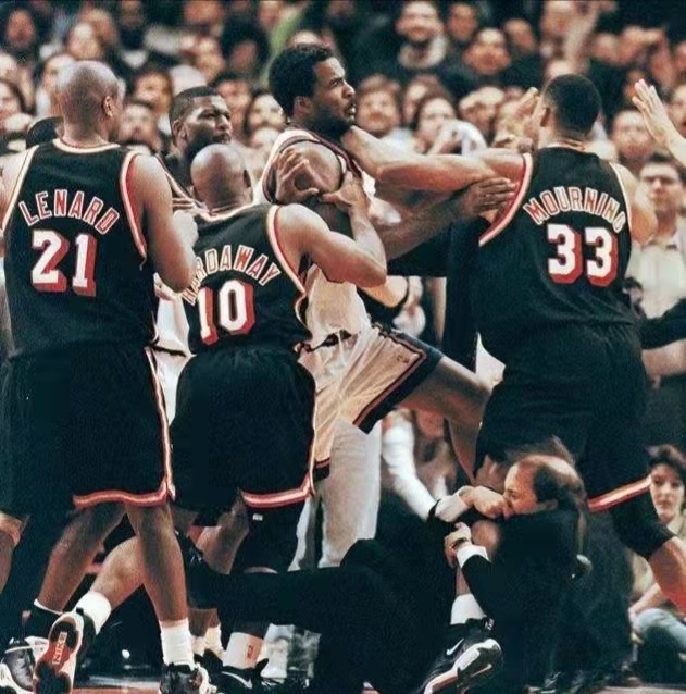 nba歷史上有哪些場面(籃球之神也斗毆 回顧NBA十大打架事件)